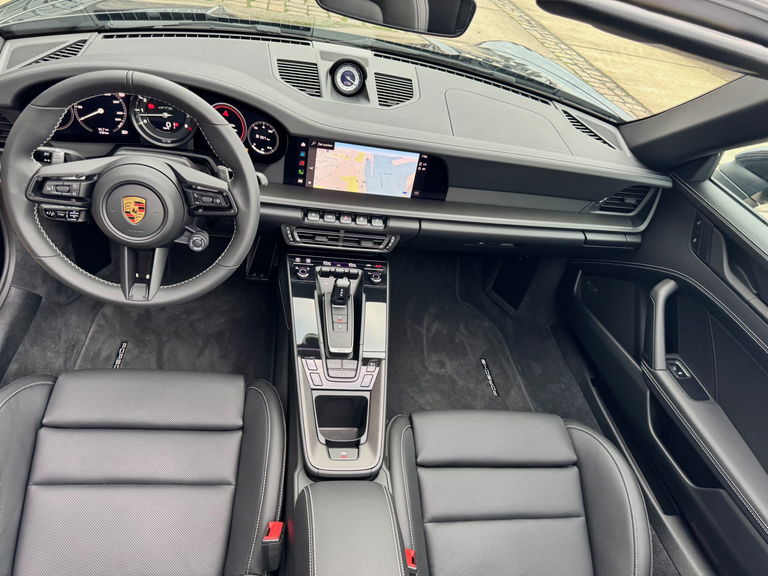 Porsche 992 Carrera 4 GTS