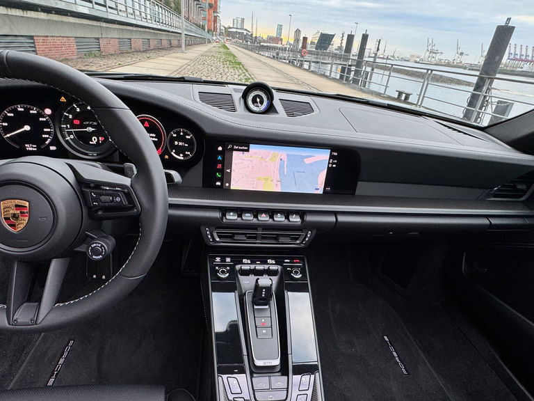 Porsche 992 Carrera 4 GTS