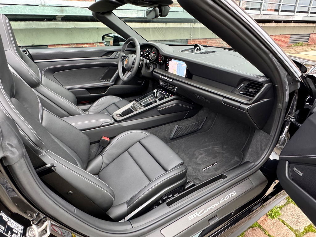 Porsche 992 Carrera 4 GTS