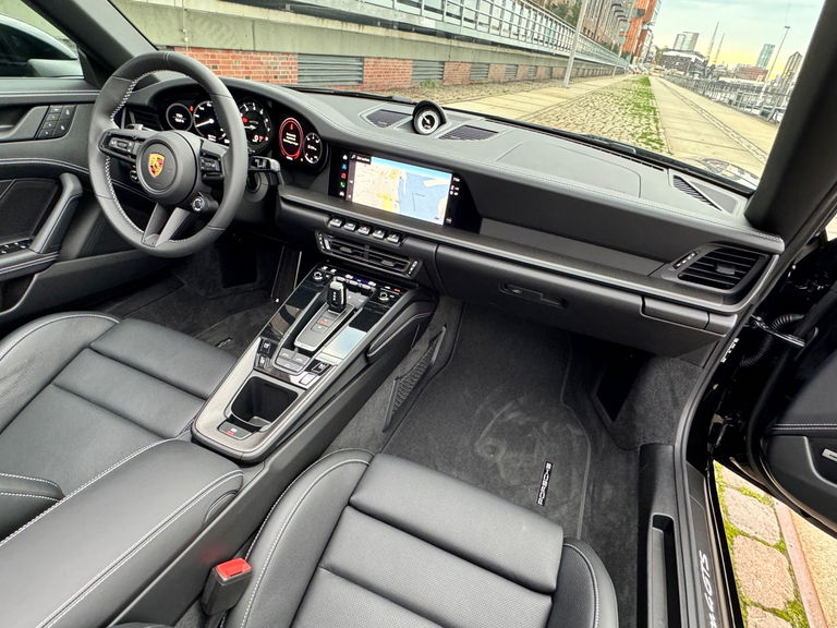 Porsche 992 Carrera 4 GTS