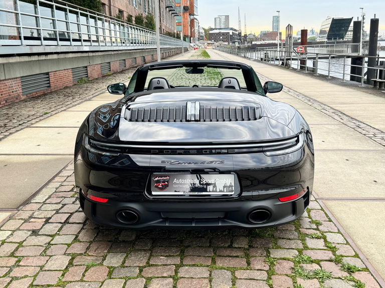 Porsche 992 Carrera 4 GTS