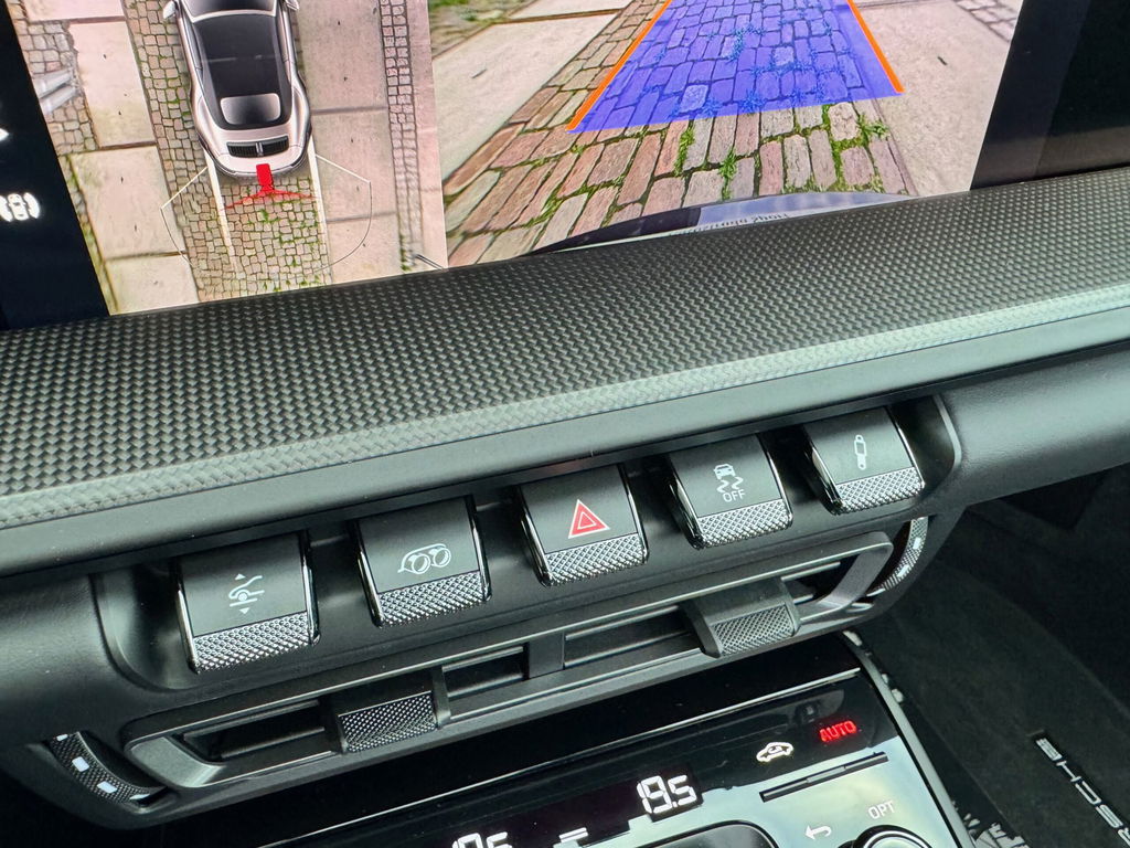 Porsche 992 Carrera 4 GTS