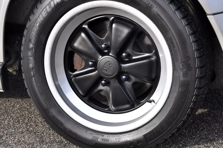 Porsche 911 Carrera 3.2 (KAT)