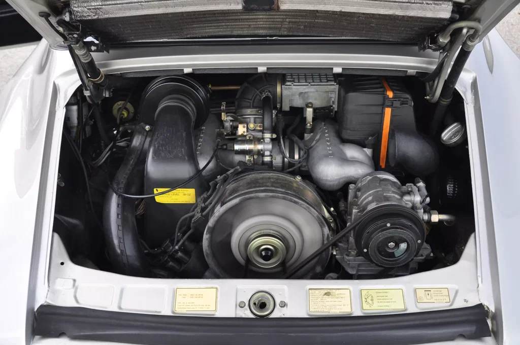 Porsche 911 Carrera 3.2 (KAT)