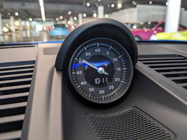 Porsche 992 Carrera 4 GTS