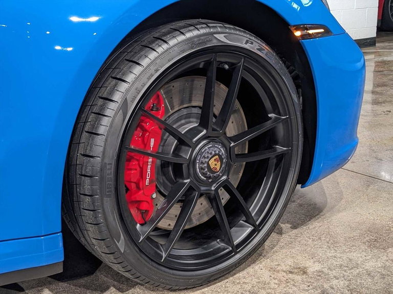 Porsche 992 Carrera 4 GTS