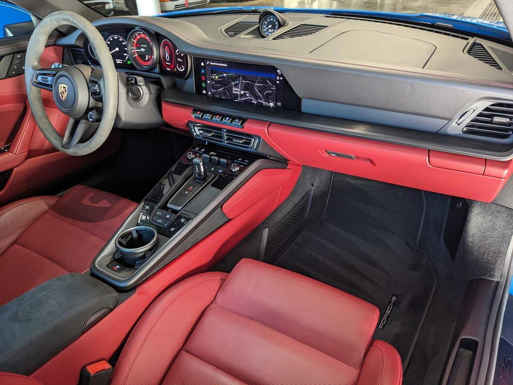 Porsche 992 Carrera 4 GTS