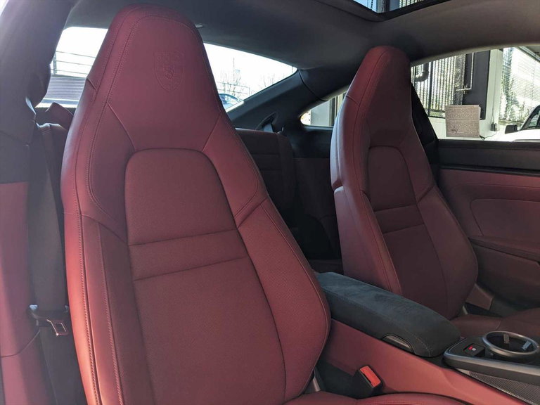 Porsche 992 Carrera 4 GTS