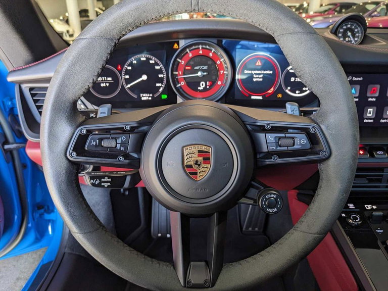 Porsche 992 Carrera 4 GTS