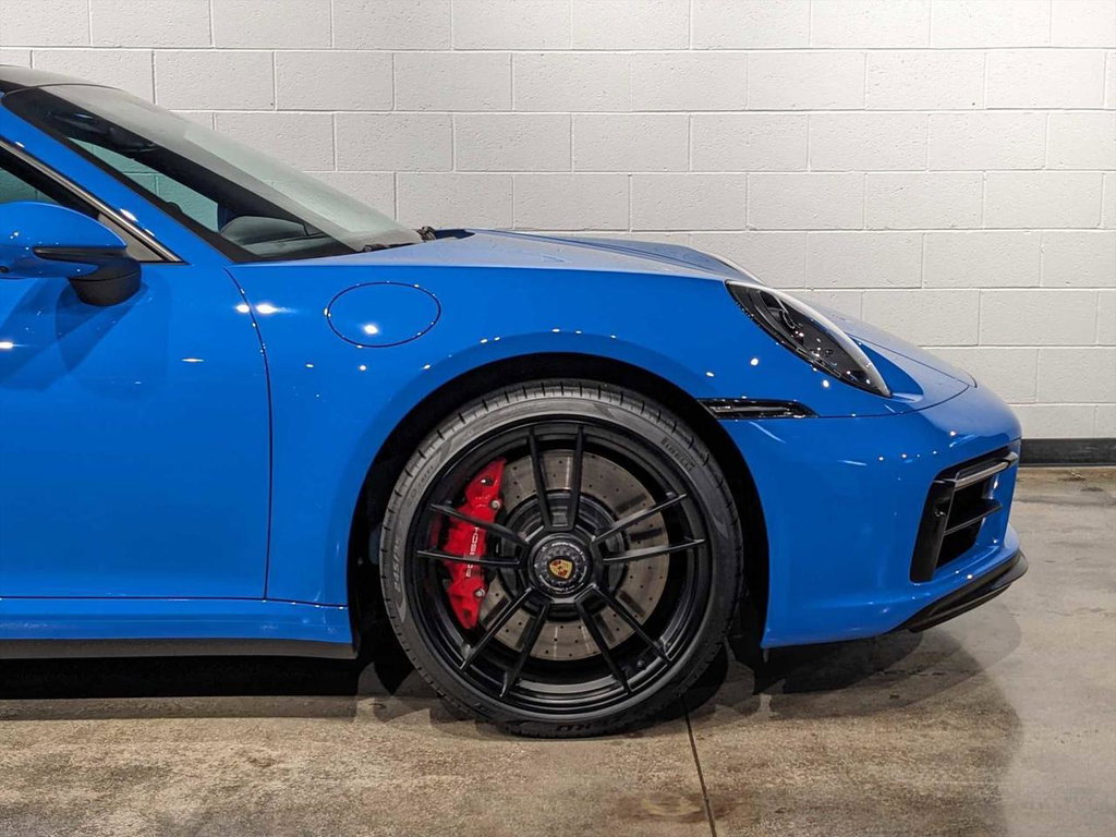 Porsche 992 Carrera 4 GTS