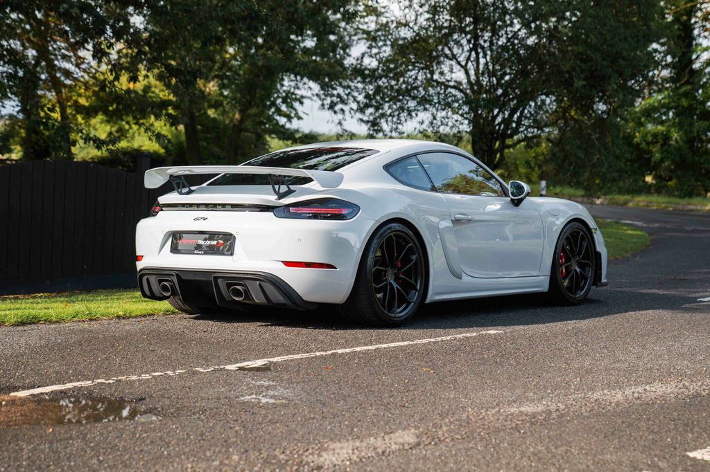 Porsche 718 Cayman GT4