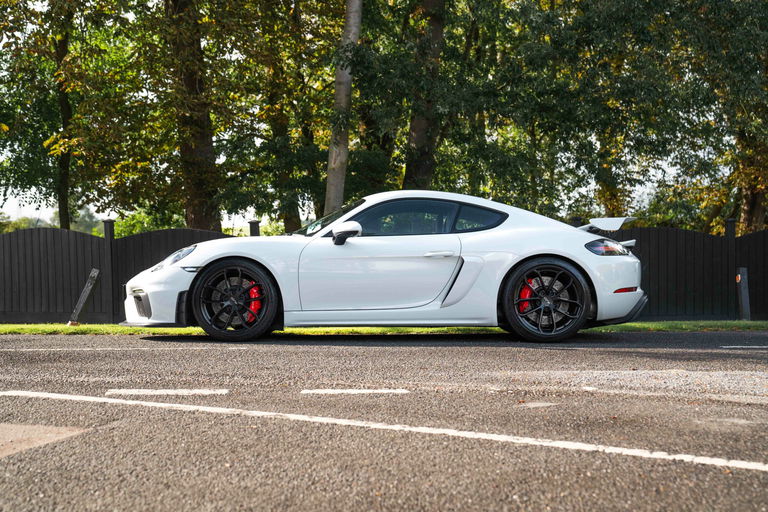 Porsche 718 Cayman GT4