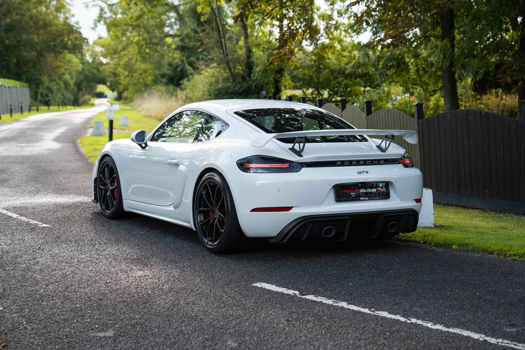 Porsche 718 Cayman GT4