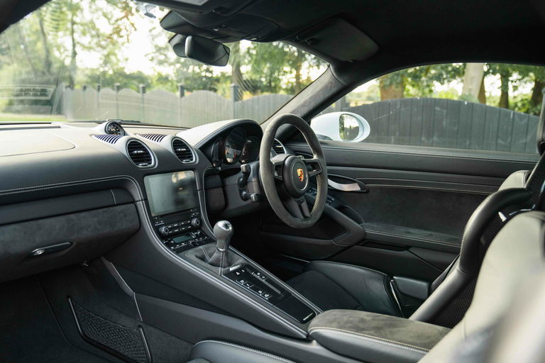 Porsche 718 Cayman GT4