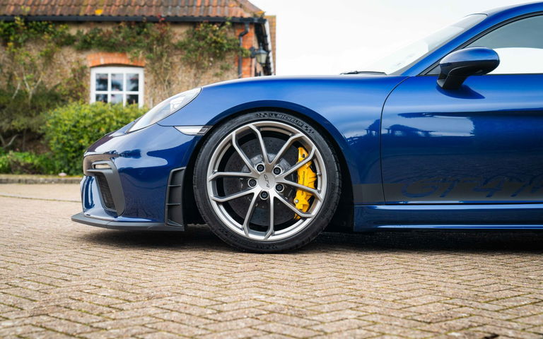 Porsche 718 Cayman GT4