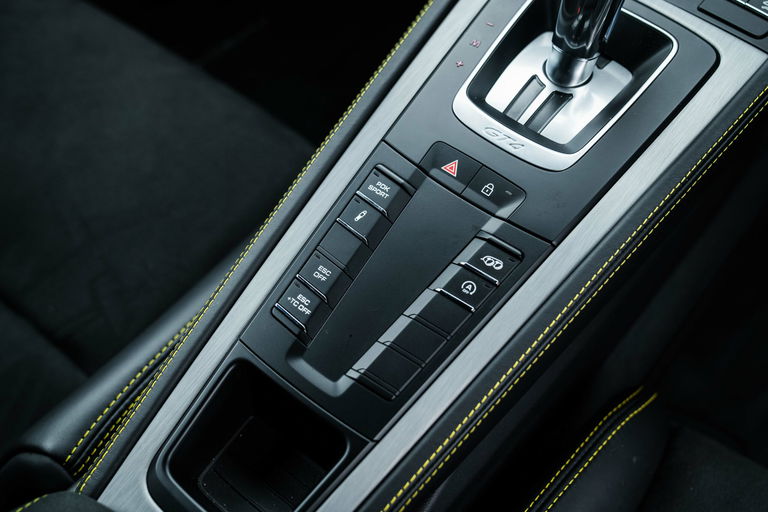 Porsche 718 Cayman GT4