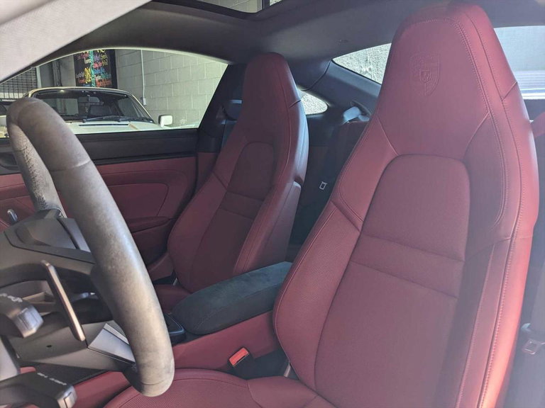 Porsche 992 Carrera 4 GTS