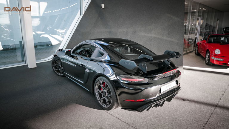 Porsche 718 Cayman GT4 RS