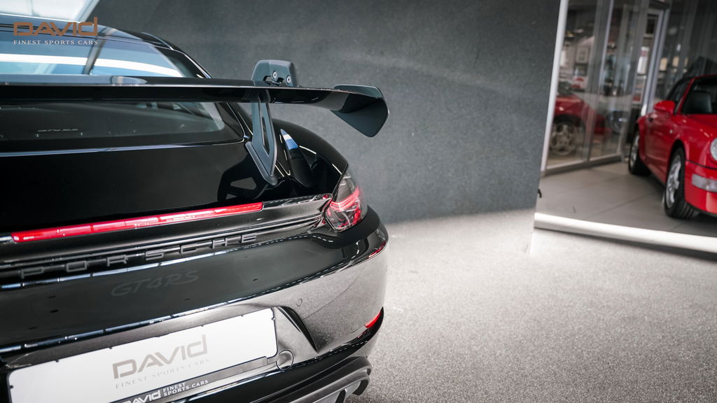 Porsche 718 Cayman GT4 RS