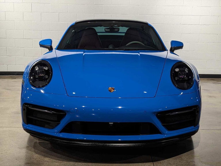Porsche 992 Carrera 4 GTS