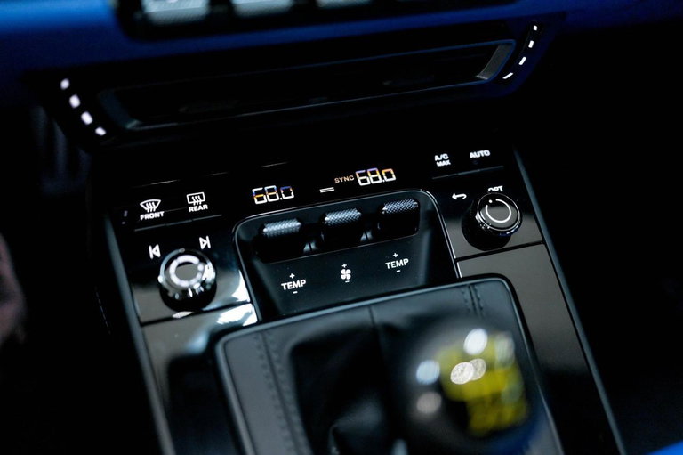 Porsche 992 GT3 Touring