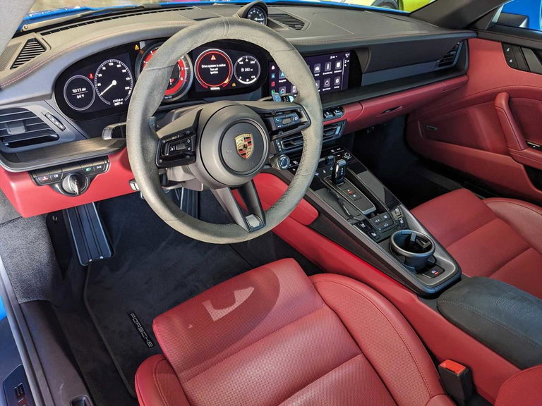 Porsche 992 Carrera 4 GTS