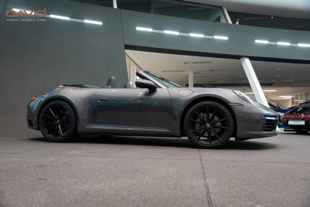 Porsche 992 Carrera