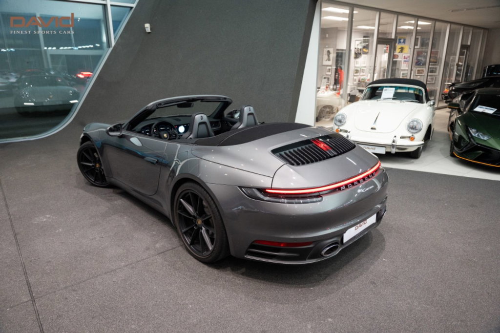 Porsche 992 Carrera