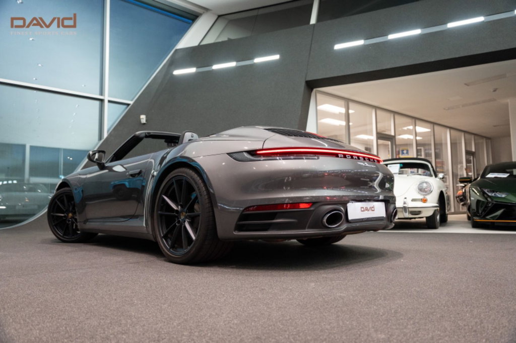 Porsche 992 Carrera