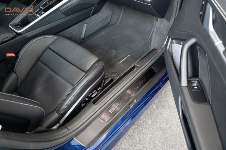 2022-porsche-911-carrera-gts