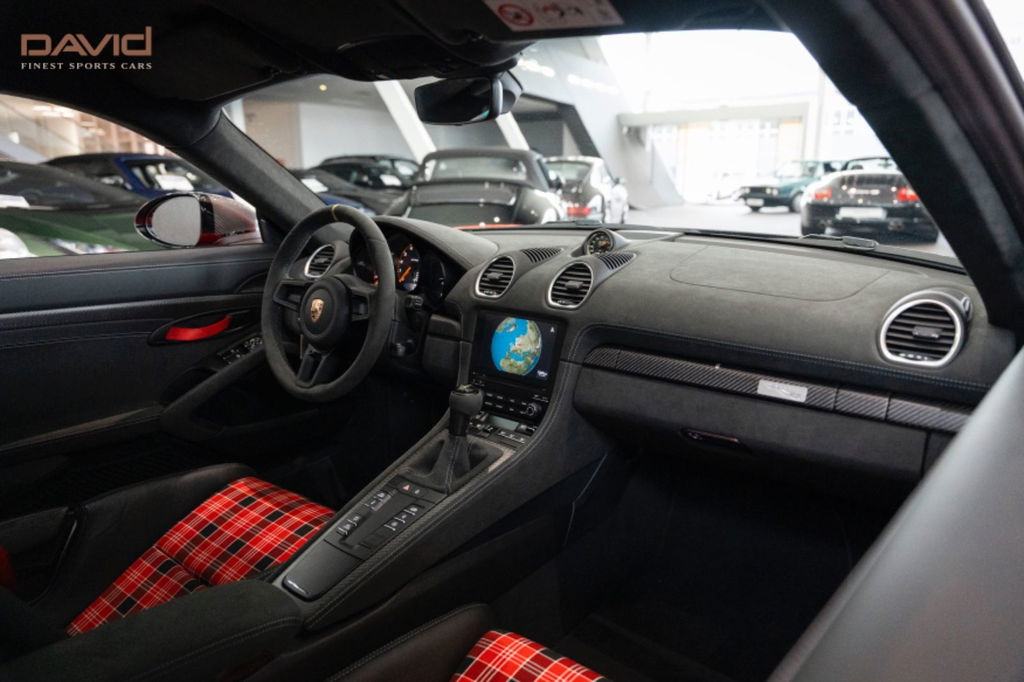 Porsche 718 Cayman GT4 RS