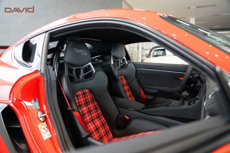 Porsche 718 Cayman GT4 RS