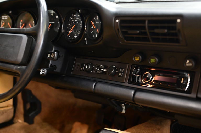 Porsche 964 Carrera 4