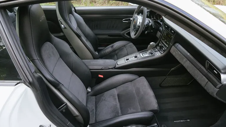 Porsche 991 Carrera GTS