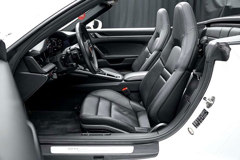 Porsche 992 Carrera 4S