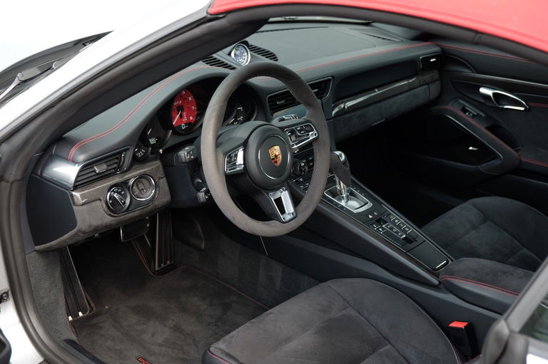 Porsche 991.2 Carrera GTS