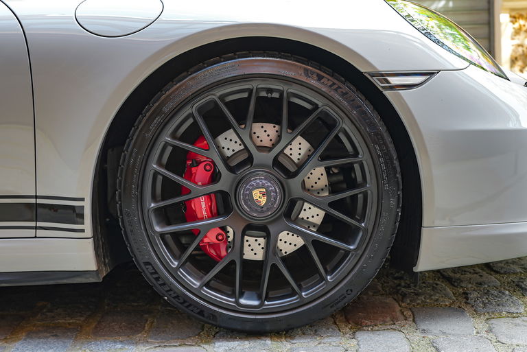 Porsche 991 Carrera GTS