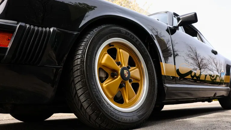 Porsche 911 Carrera (US)