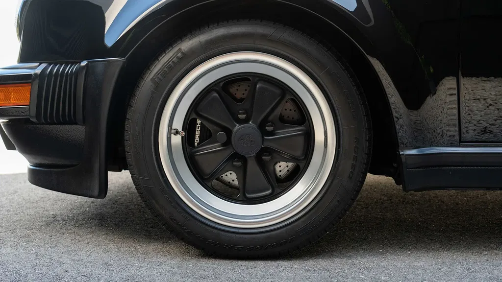 Porsche 911 Turbo 3.3 (US)