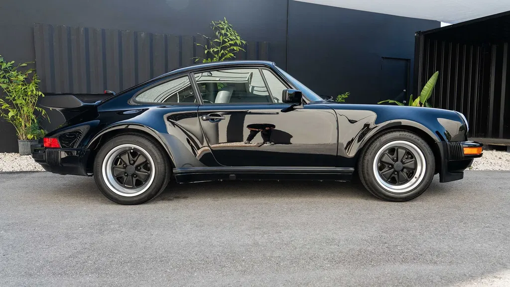 Porsche 911 Turbo 3.3 (US)