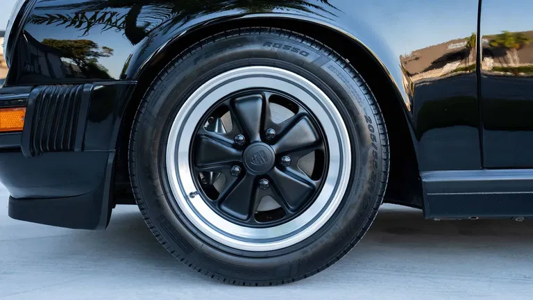 Porsche 911 Carrera 3.2 Clubsport (US)