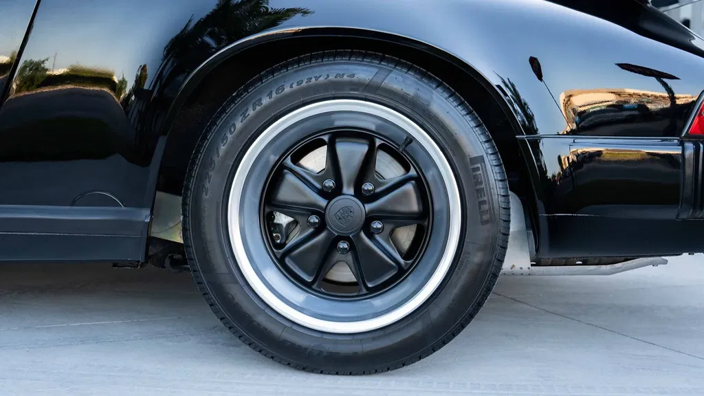 Porsche 911 Carrera 3.2 Clubsport (US)