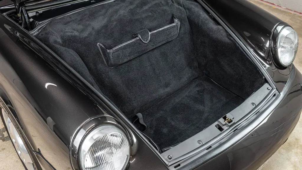 Porsche 964 Carrera 2 Speedster