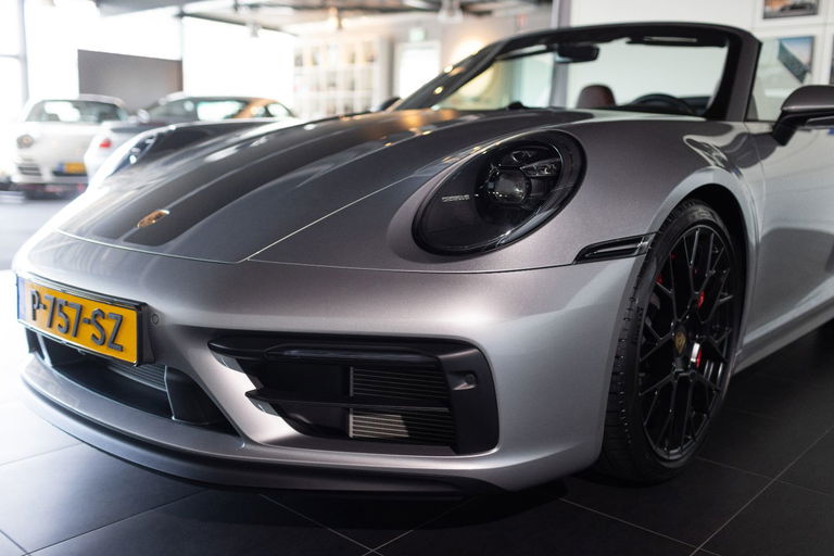 Porsche 992 Carrera 4 GTS