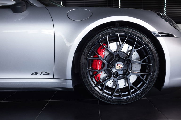 Porsche 992 Carrera 4 GTS