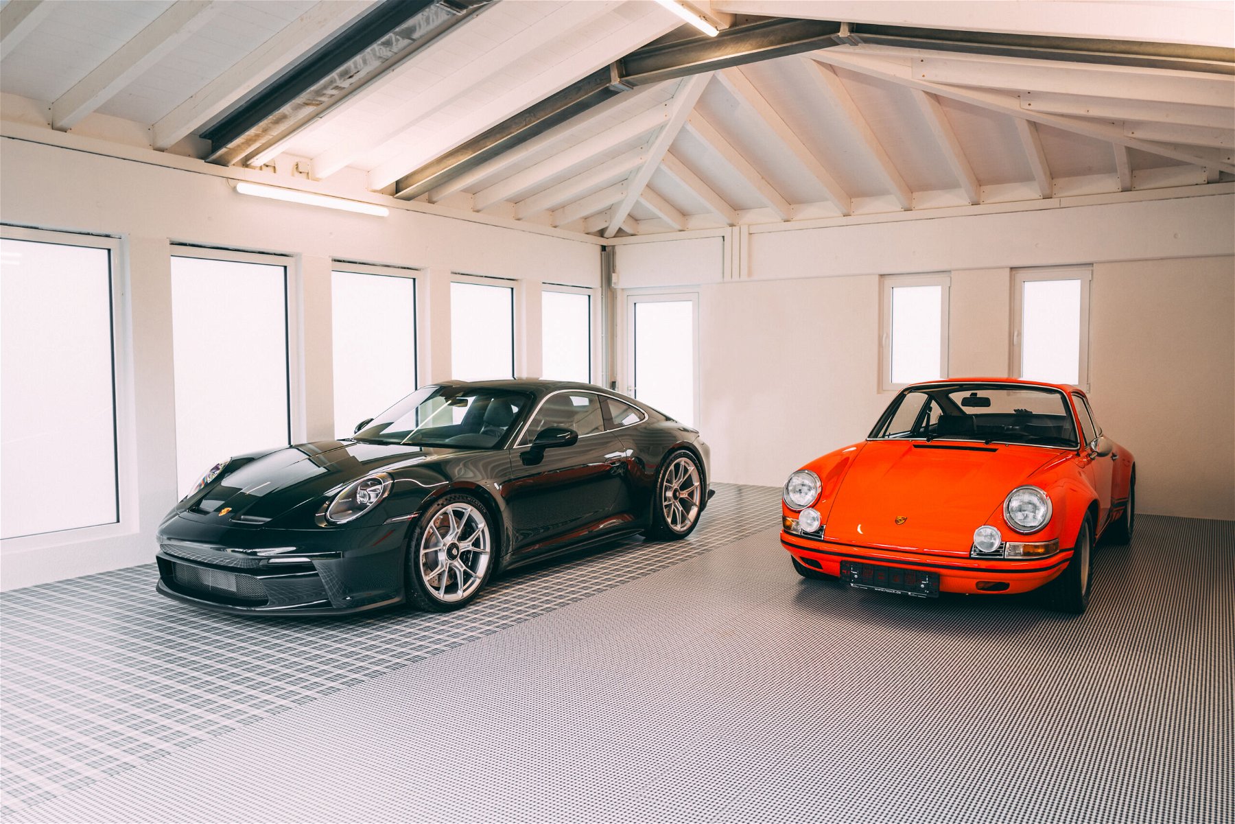 Inspiriert von Porsche Fußboden von Elferfloor in Schottenkaro und Pepita-Design