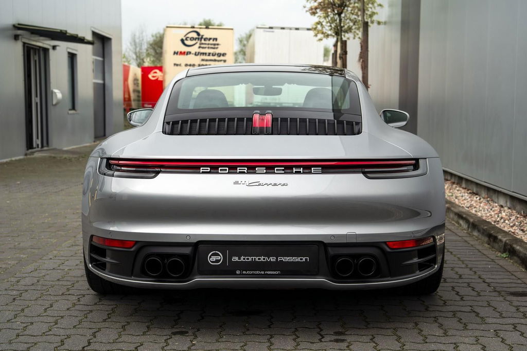 Porsche 992 Carrera