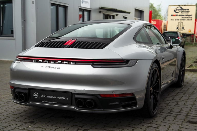 Porsche 992 Carrera