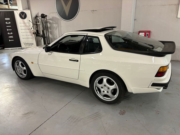 Porsche 944 Coupé