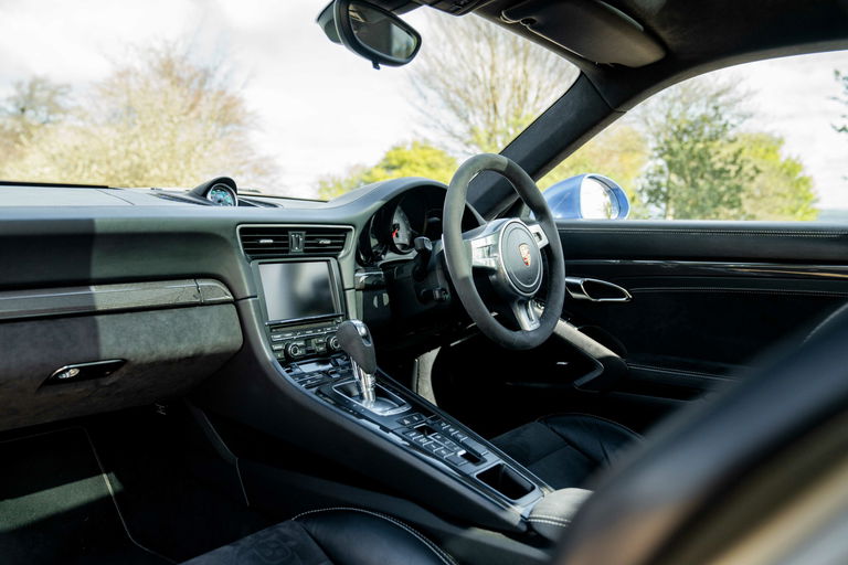 Porsche 991 Carrera GTS
